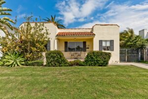 Melrose Village | West Hollywood Spanish Bungalow w/ HUGE backyard  for Lease